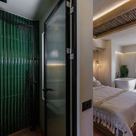 Aja Retreat Luxury Suites Kamári 外观 照片